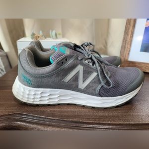 New Balance women’s sneakers size 9us